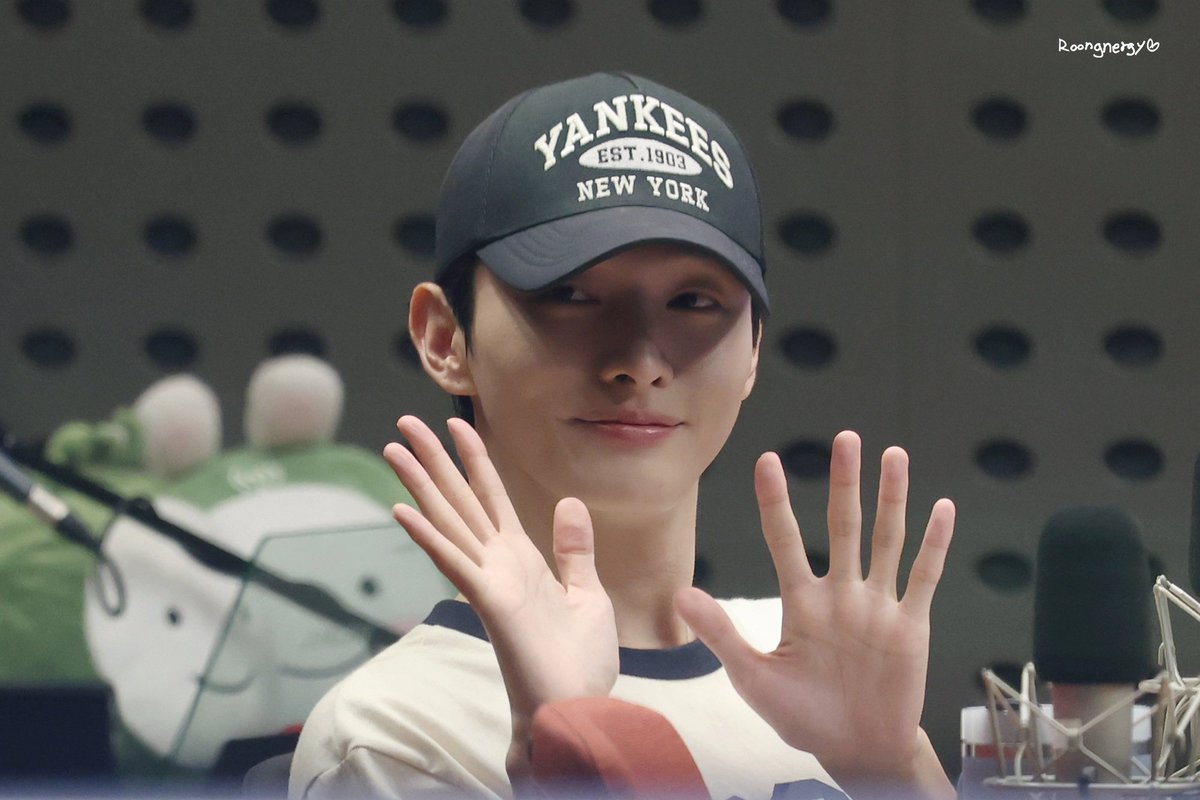 roongnergy38's tweet photo. 뽀둥🤍

260806 볼륨을 높여요
#윤지성 #Yoonjisung https://t.co/pHJBy1ToSn