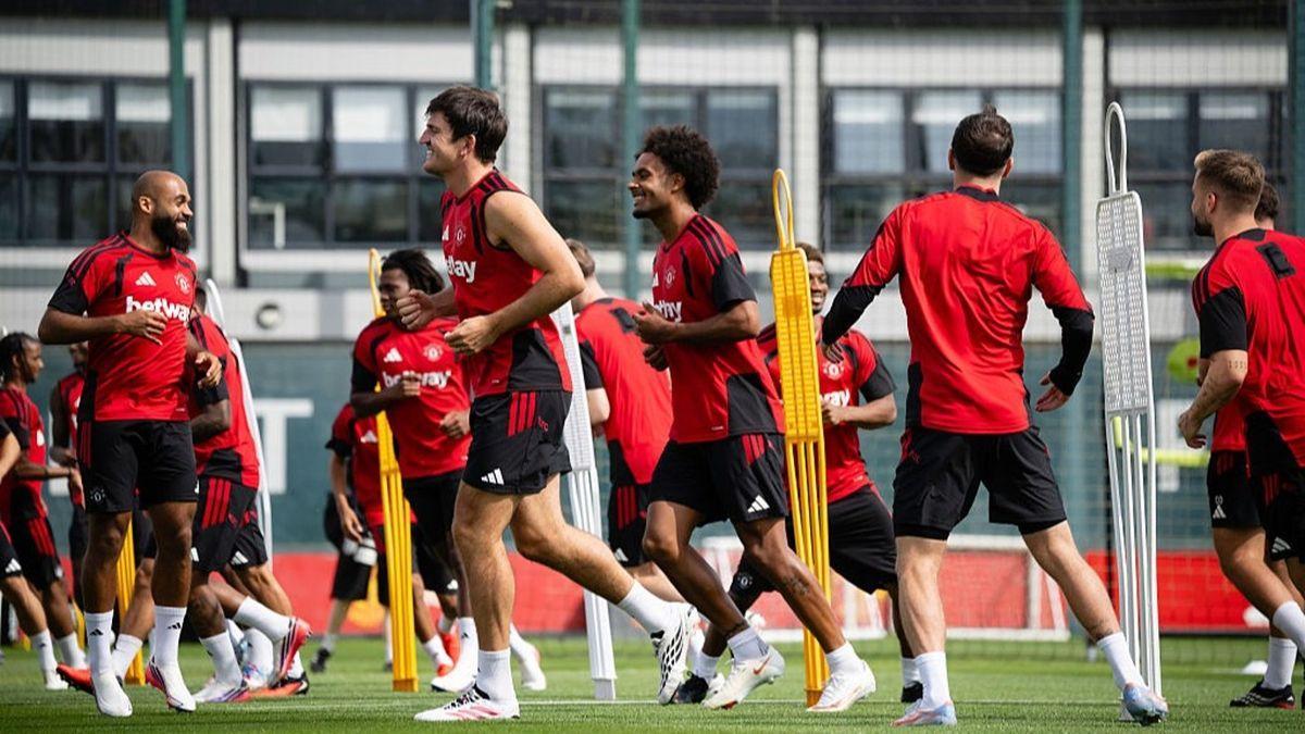 sportbible's tweet photo. Man Utd star blocked from receiving lucrative Champions League bonus due to little-known clause https://t.co/70jHeJMv3w https://t.co/pwNkL7WITD