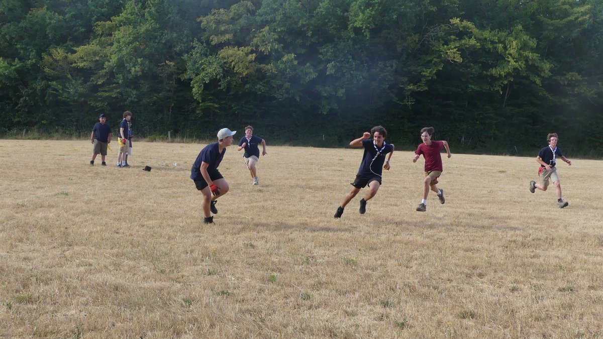 Cadetslibres's tweet photo. "Vivre, c'est jouer"

"Le jeu sous toutes ses formes, s’il est bien monté et bien conduit, justement adapté à l’âge éclaireur, est à la fois occasion de détente, source de joie et moyen d’éducation."

(Extraits de "Bases fondamentales du scoutisme", par Michel Menu et consorts) https://t.co/D3nMOfJwD8
