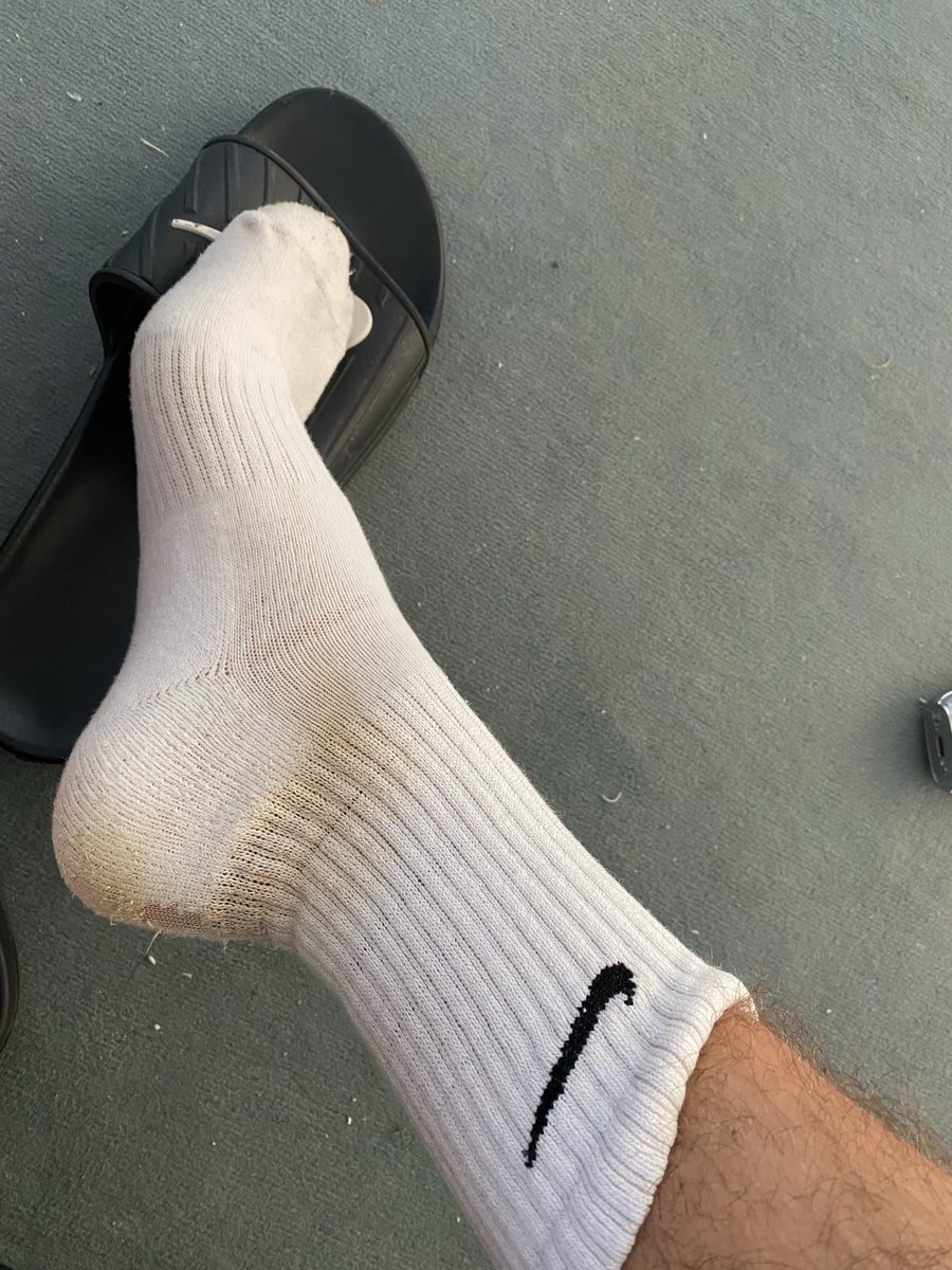 Dein_Master47's tweet photo. Es wird Zeit das einer von euch fotzen mein Socken schnüffelt und mir zu Diensten steht drück mir dein Geld ab du Welpe #feet  #socks #fetish #paypig #cash auch Duo drain mit @masterlolo07 https://t.co/kS7bQTPJGL