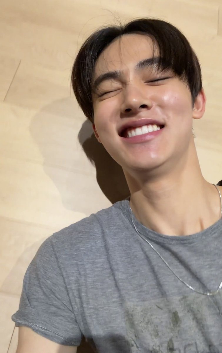 eomcoertis's tweet photo. Eomgray is back 🤍 https://t.co/EdpqDed4AF