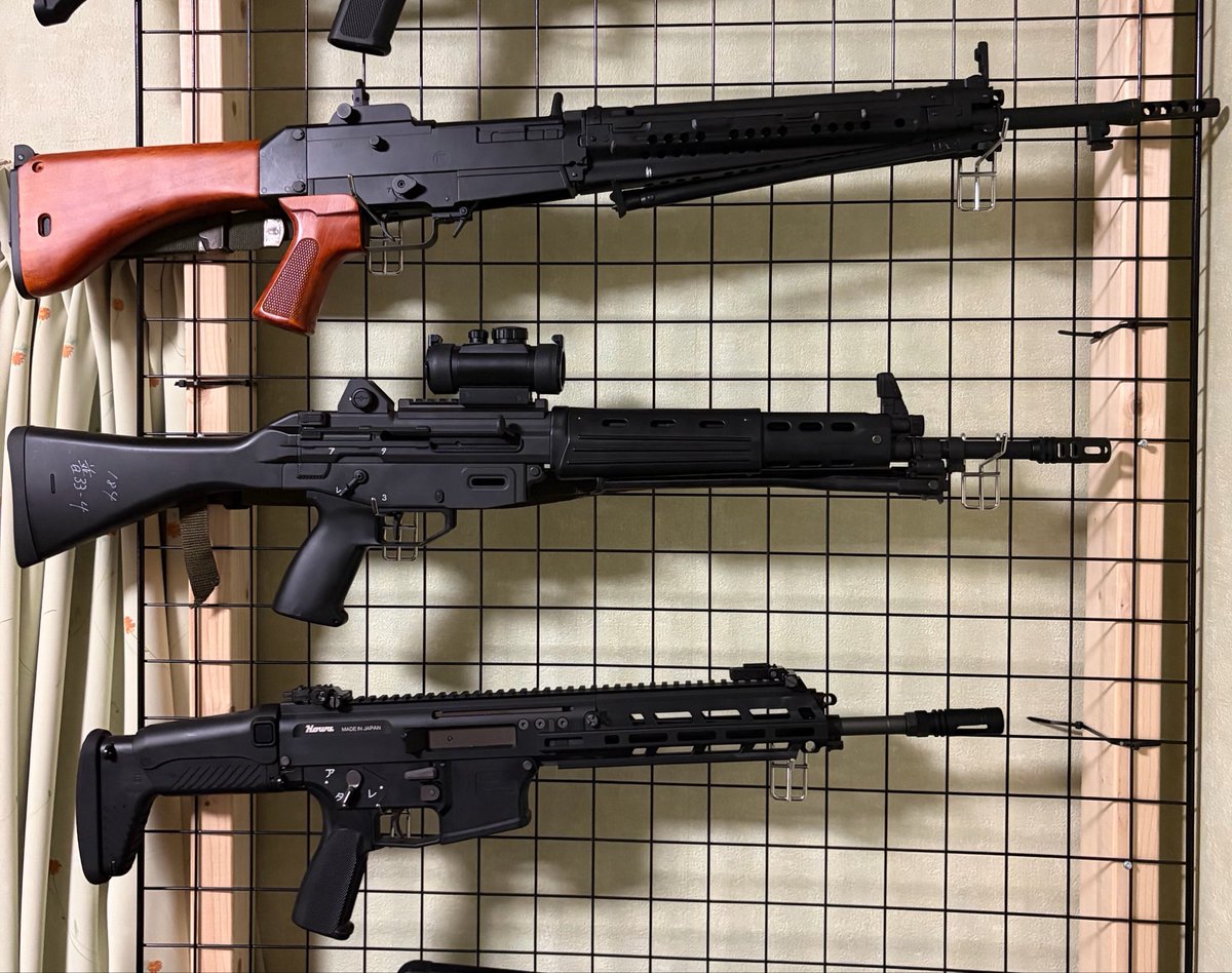 phantomBEE2405's tweet photo. こうやってみるとだんだん小さくなってんだな、、国産銃　
日本人が小柄だからかな https://t.co/XeqQxhDxW2