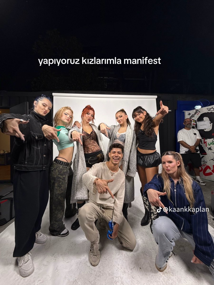 dalgalidenisz's tweet photo. takış toplamış yine tanıdaklarını https://t.co/2PwLZSKyhd