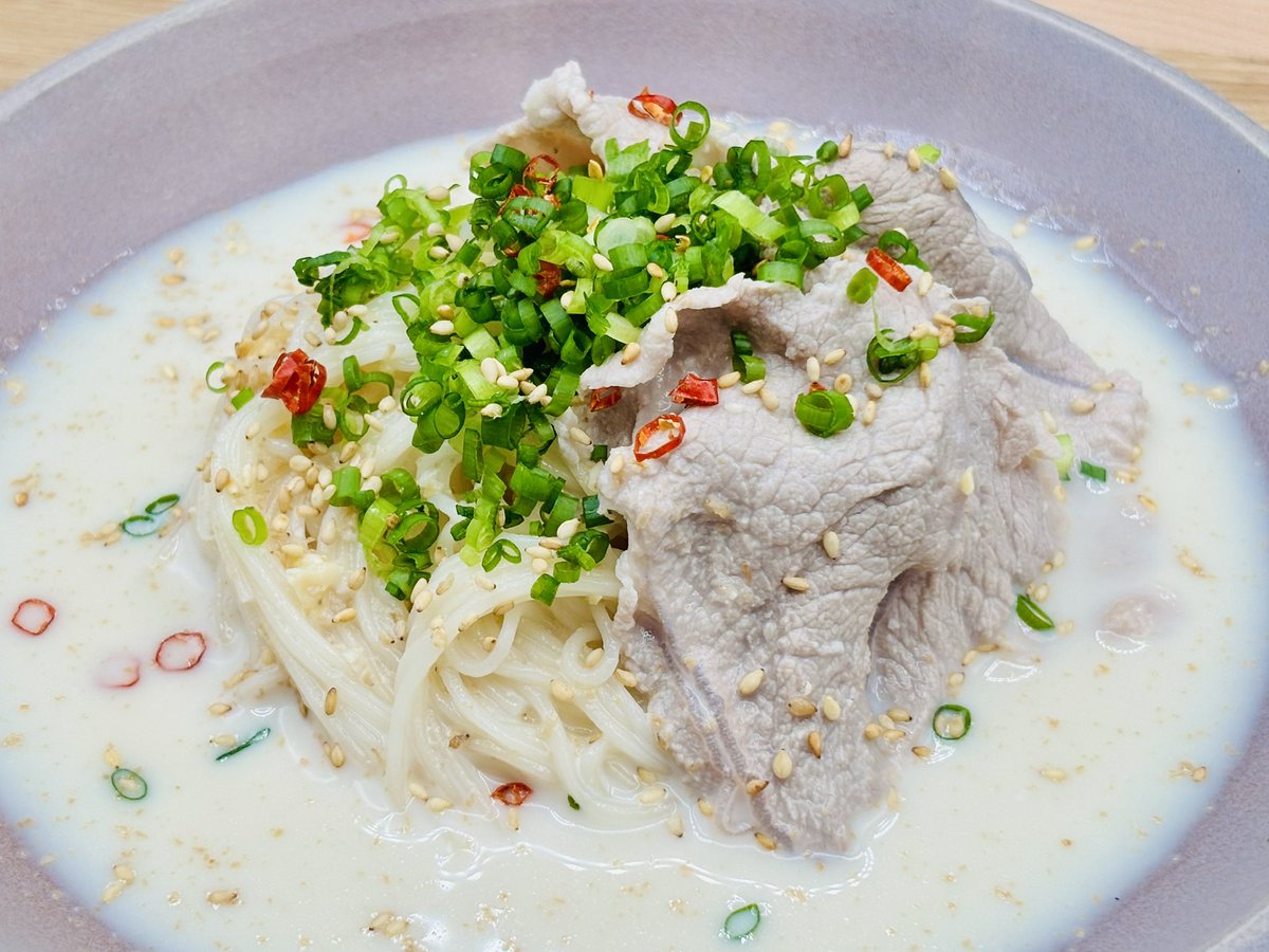 sw_iori's tweet photo. お疲れさまです、お嬢様。
浴衣サロンでもそうめんをご提供いたしましたが、わたくしも夜食に選びました。

今晩はごまつゆ作り、冷しゃぶそうめんという感じでございます。

簡単で短時間で用意できるそうめんは、夏の救いですね。 https://t.co/pWuIY4Q2p9