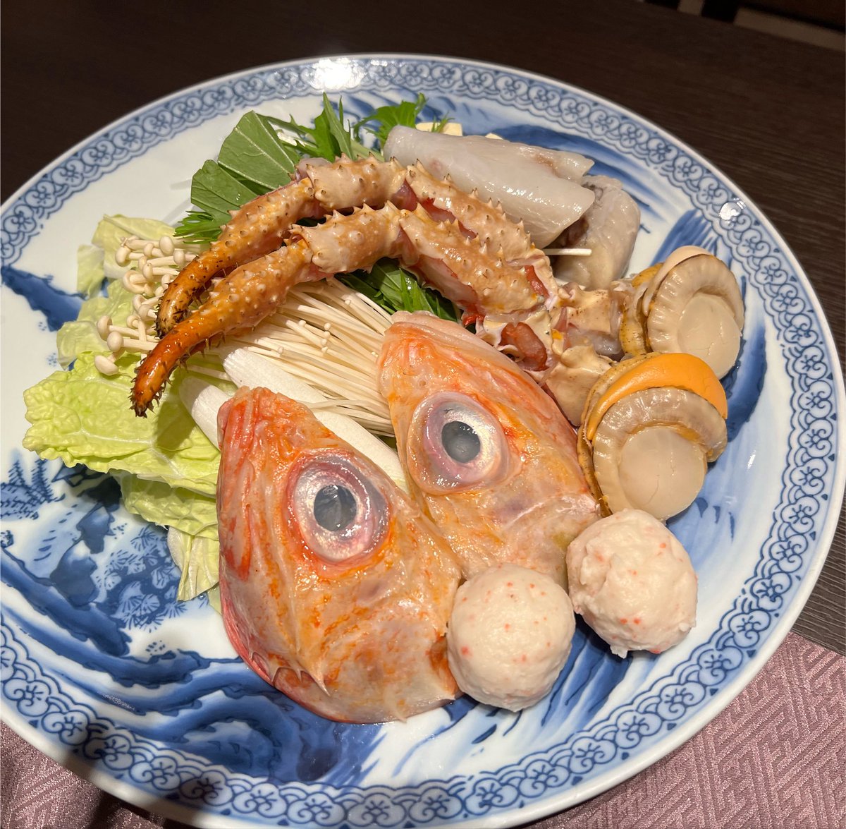 emineconico's tweet photo. 午後からお寺を6ヶ所お参りしてきました🙏
場所が離れていたので、寄り道せずに頑張りました🚗³₃
夜は紋別のホテル
北の美味しいものを沢山食べて、明日のお誕生日もお祝いしてもらいました🎂
明日は札幌まで行きます
遠い〜 https://t.co/PQoWGEIJlk