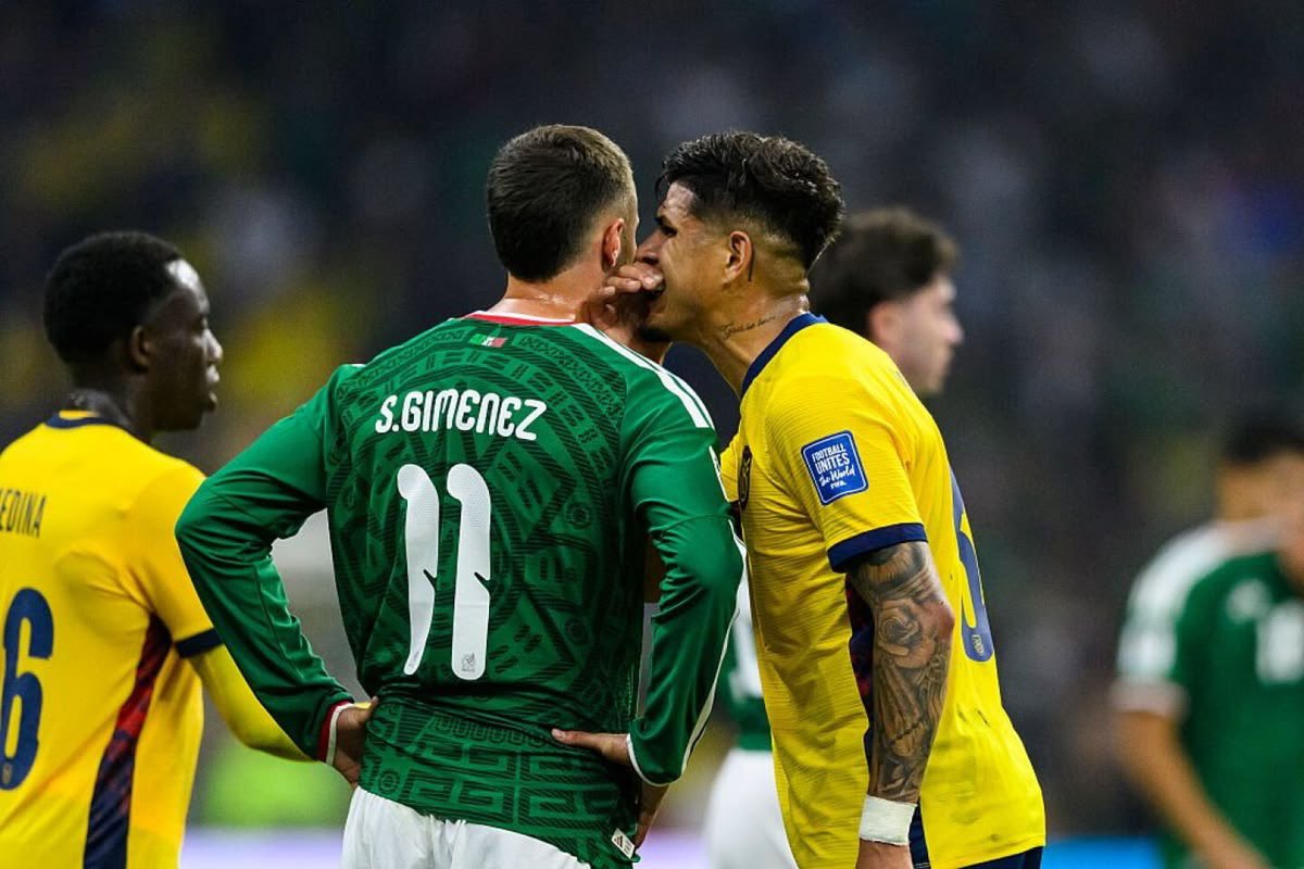 g_sixseven's tweet photo. Au #Santigimenez x #Pierohincapie 

Donde los amigos de Piero se burlan de él diciéndole que había una güerita viéndolo todo el juego y acepta el número de Santi creyendo que es Sabrina 

O 

Donde Santi Giménez quedó flechado en contra de sus principios del más vulgar del juego https://t.co/Tjw3VcESyy