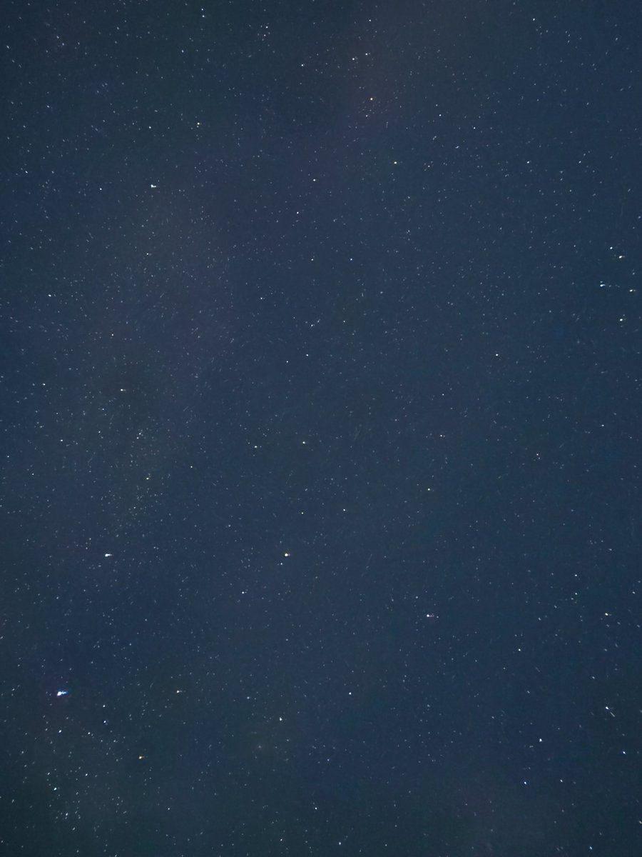 sityann9's tweet photo. 写真じゃ分かりずらいけどめっちゃ綺麗な天の川🌌と星見てきた https://t.co/GJVqZGI21X