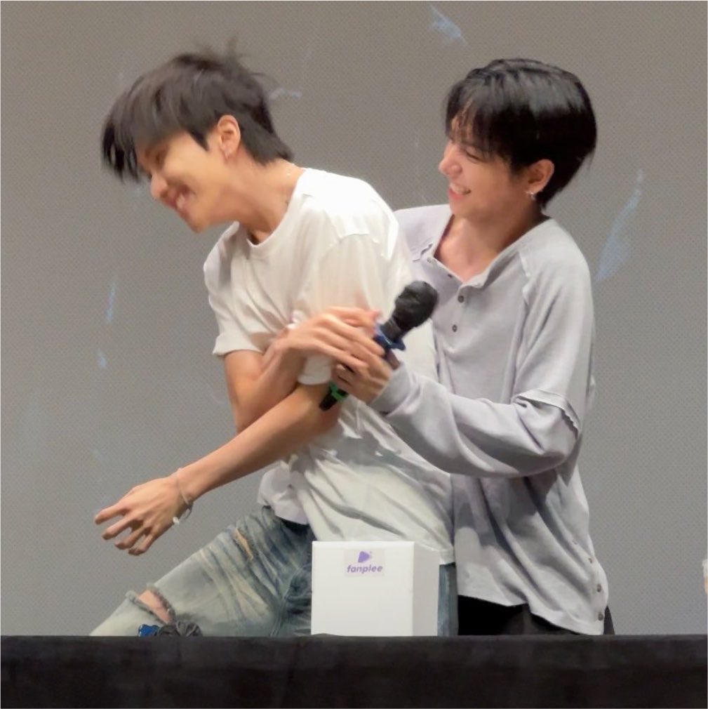 forhakie's tweet photo. When I think of the cute aggression Woonhak gives me this is the exact visual representation https://t.co/mEqX2XXwl8