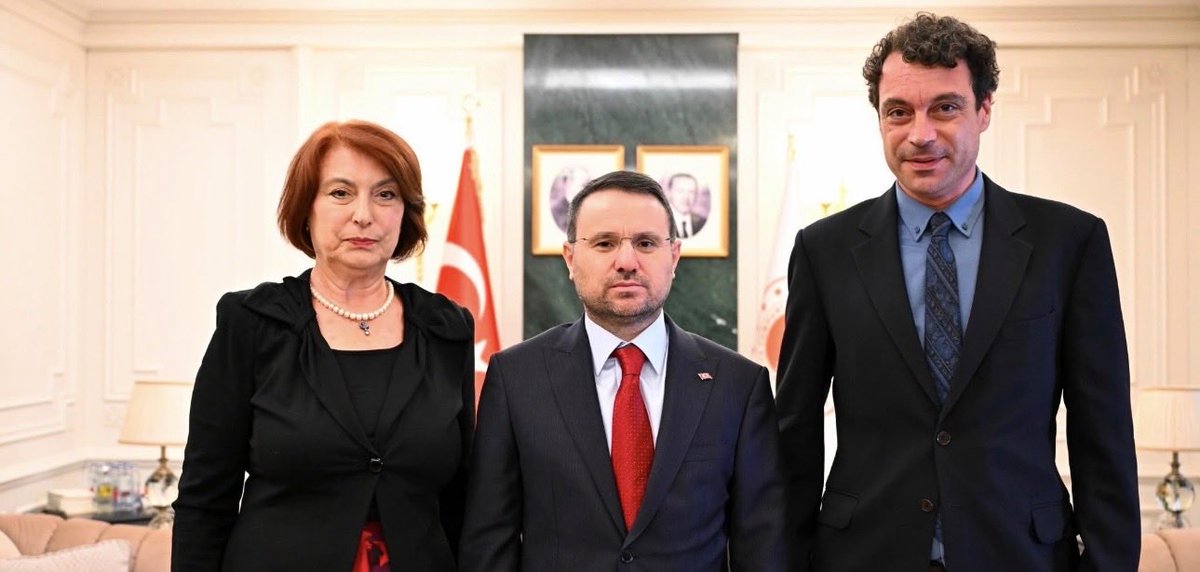 fadimelara's tweet photo. Bu resim şu an kaç kişiyi rahatsız eder gerçekten bilmek isterim . 
Gelişmeleri takip ediyorum . 
Sayın bakanım tşk ederiz .. 
@abakingurlek https://t.co/gflWMpIarE