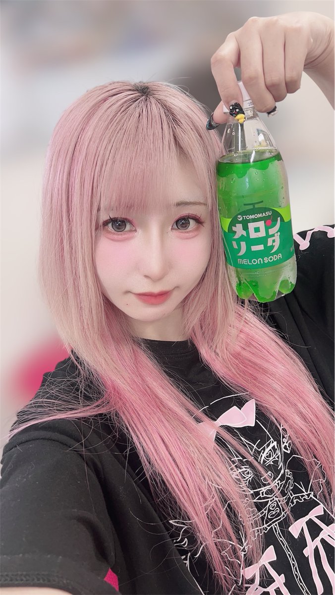 KRaR007's tweet photo. おはメロンソーダ https://t.co/JMt1kX3FJh