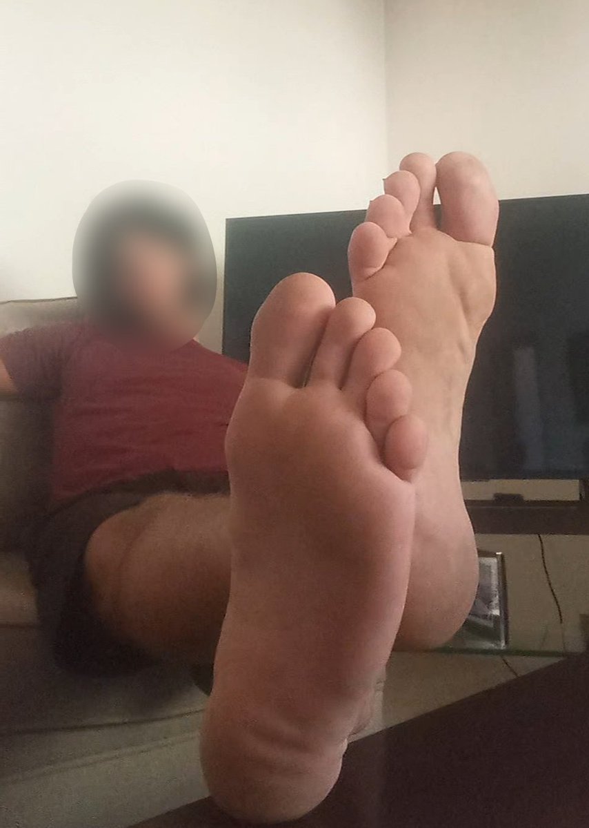 AlphaGodRay's tweet photo. Serve your gods massive feet
#findom #cashmaster #feetworship https://t.co/mV1SIgSzEb