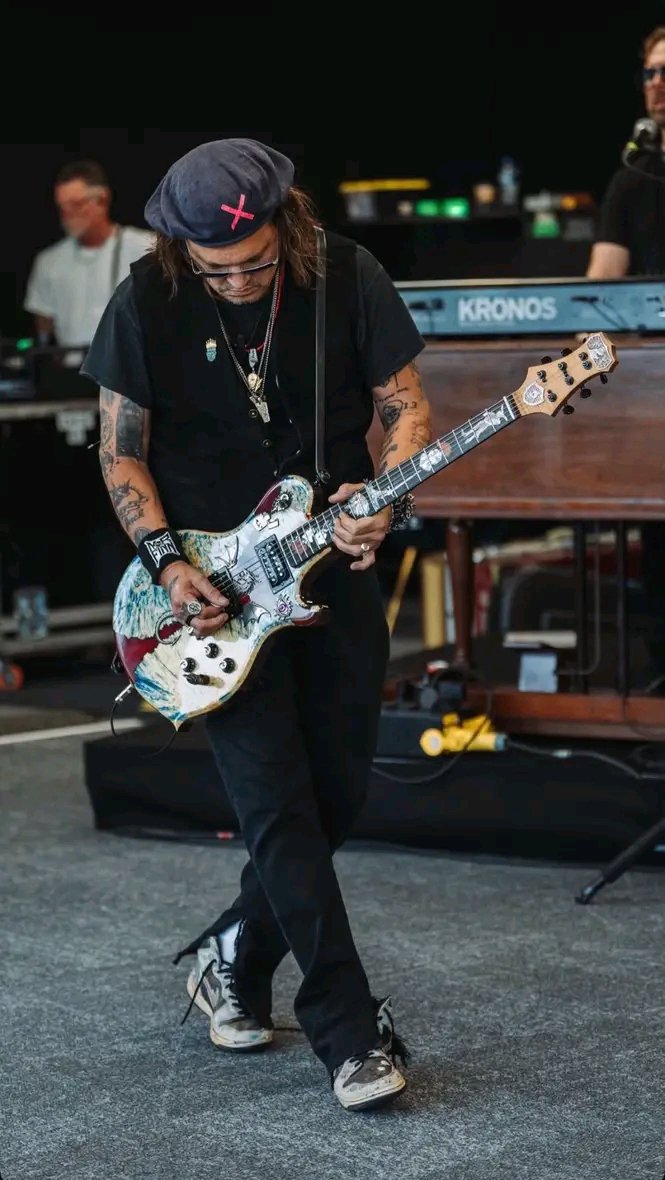 johnnydepp_283's tweet photo. Johnny Depp 
#JohnnyDeppIsALegend https://t.co/vl0qhhctnz