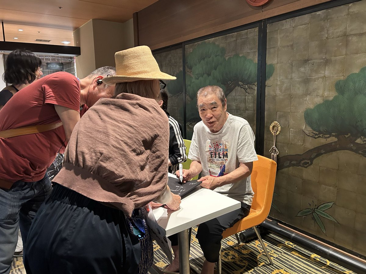 hatchoza's tweet photo. 2026年8月6日　八丁座
柄本明さん、佐々木春香さん
『父と暮せば』朗読劇でした。

「文化は戦争に勝ちます」柄本さんの
カーテンコールでの力強いお言葉に勇気をもらいました！！ https://t.co/lNdX9hHrxX
