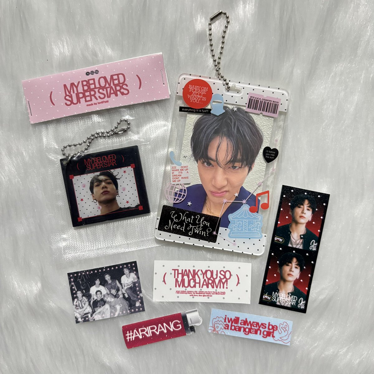 jkvmails's tweet photo. . ࣪˖⋆ #jkvmails from @lov97std 💌

i love buying pretty things talaga. 🤩 i’m obsessed with every detail of mbss pocahol’s design, super perfect for any arirang pc. nakakadagdag ng sparks!

thank you so much po, especially for the jk keyring as a special gift!! 💘 looking forward to your future collections~

— #fromlov97