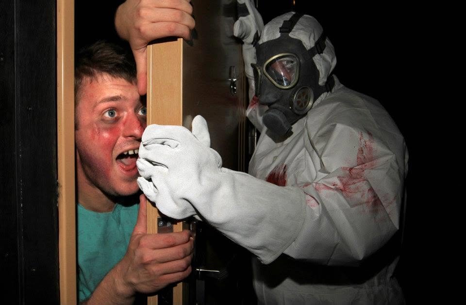 ThorpeParkMania's tweet photo. To celebrate 10 years of Fright Nights, Thorpe Park introduced Experiment 10 - the park's most daring maze of the time.

You were gassed, split up and locked in cupboards as part of the experience!

Did you ever experience Experiment 10?

https://t.co/0G5zfaZaBK https://t.co/qeGCBUnN3W