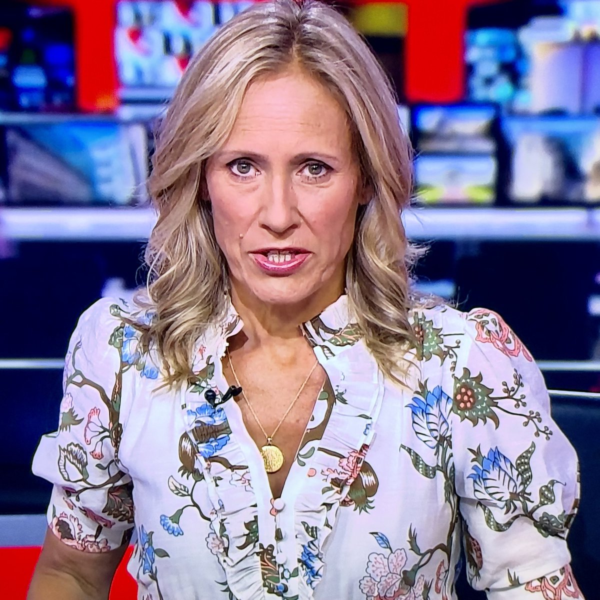 raymach1's tweet photo. SOPHIE

Sophie Raworth https://t.co/BOLRqccGxf