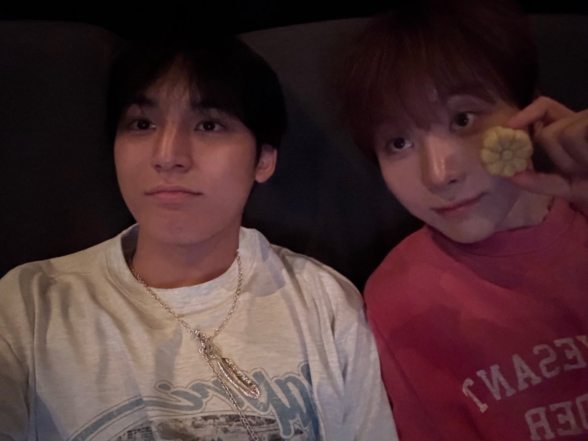 flamehanie's tweet photo. based on the photo, it looks like the members were seated like this while watching spiderman:

1st row: jeonghan &amp; dino
2nd row: wonwoo &amp; joshua
3rd row: vernon &amp; the8 (confirmed)
4th row: mingyu &amp; seungkwan (confirmed)
___ row: scoups &amp; dokyeom https://t.co/DJgIPCaXLP