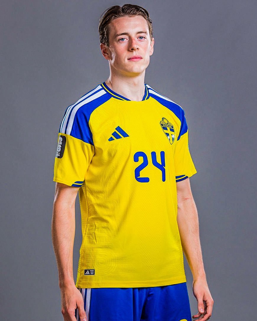 psycoarsenal's tweet photo. 🚨🇸🇪 𝐁𝐑𝐄𝐀𝐊𝐈𝐍𝐆 | Hull City are signing Elliot Stroud (24) from Swedish side Mjallby! €2.5m fee + €2m in add-ons, reports @AnelAvdic. 🟠✅

He is a left-back/wing-back and also featured for Sweden at 2026 World Cup. https://t.co/TQ0wPMWN4i