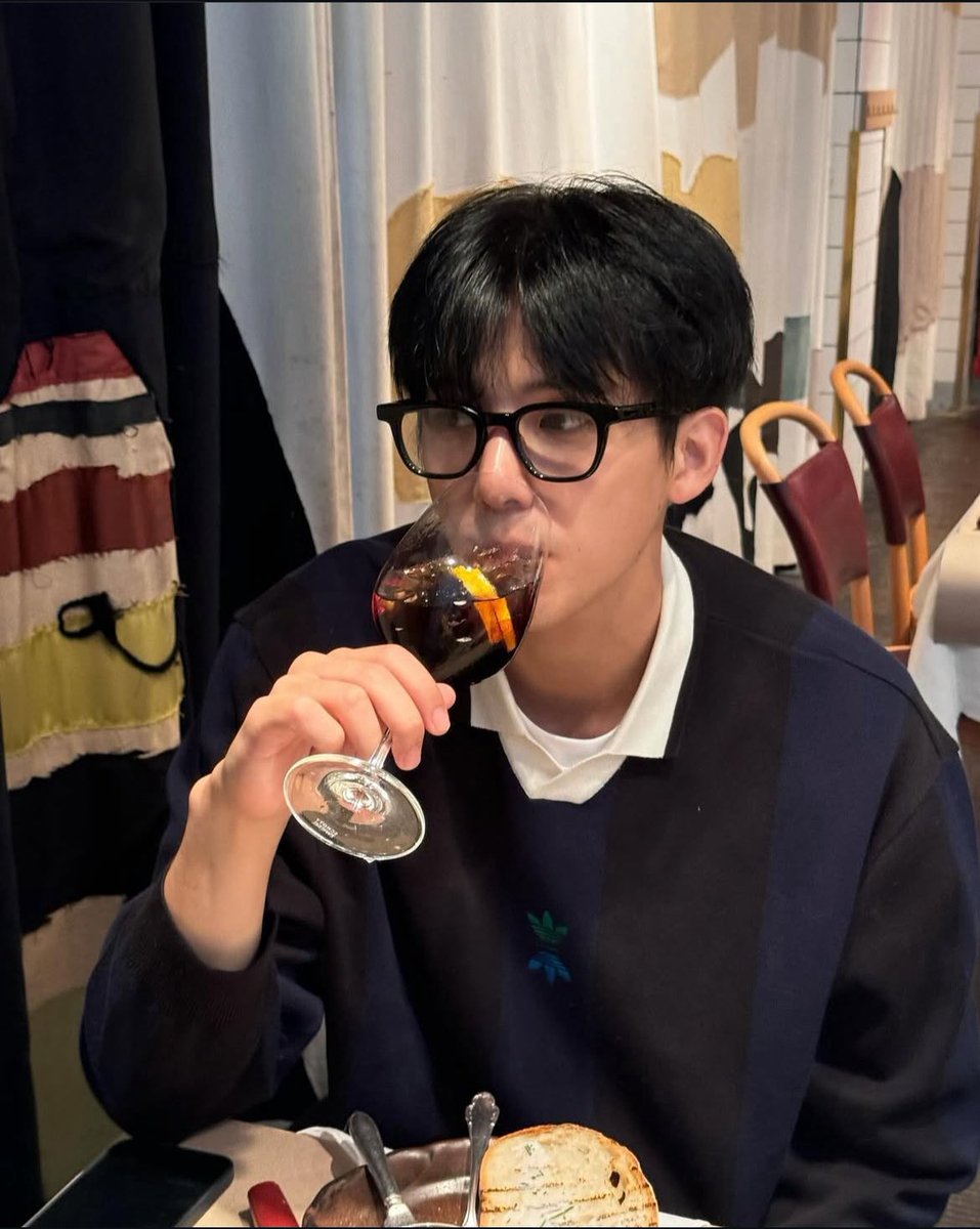 chocoffiely's tweet photo. Thank you for always making us happy, we hope you’re always happy even if it's just a smile it doesn't matter. Keep up the spirit! And don't forget to be happy, we are waiting for your work! 🤍🖤💙
HAPPY 8TH DEBUT ANNIVERSARY
#8YearsWithAnyu
#AlwaysWithYU
#WangAnyu https://t.co/GXFpm0dsxR