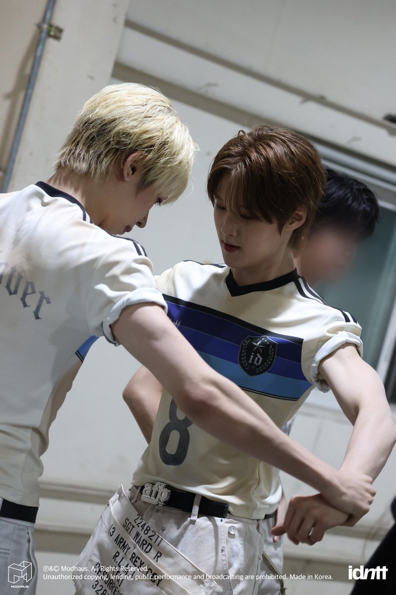 hiid8_'s tweet photo. 화니 팔이........ https://t.co/i28yQHE6zK