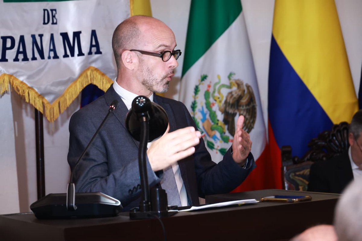 GuevaraMann's tweet photo. Sesión solemne de la Sociedad Bolivariana de Panamá de julio de 2026, conmemorando el Aniversario N°243 del Natalicio  del Libertador Simón Bolívar. El Dr. David Marcilhacy participó como orador invitado. https://t.co/hHuK3dY8AT