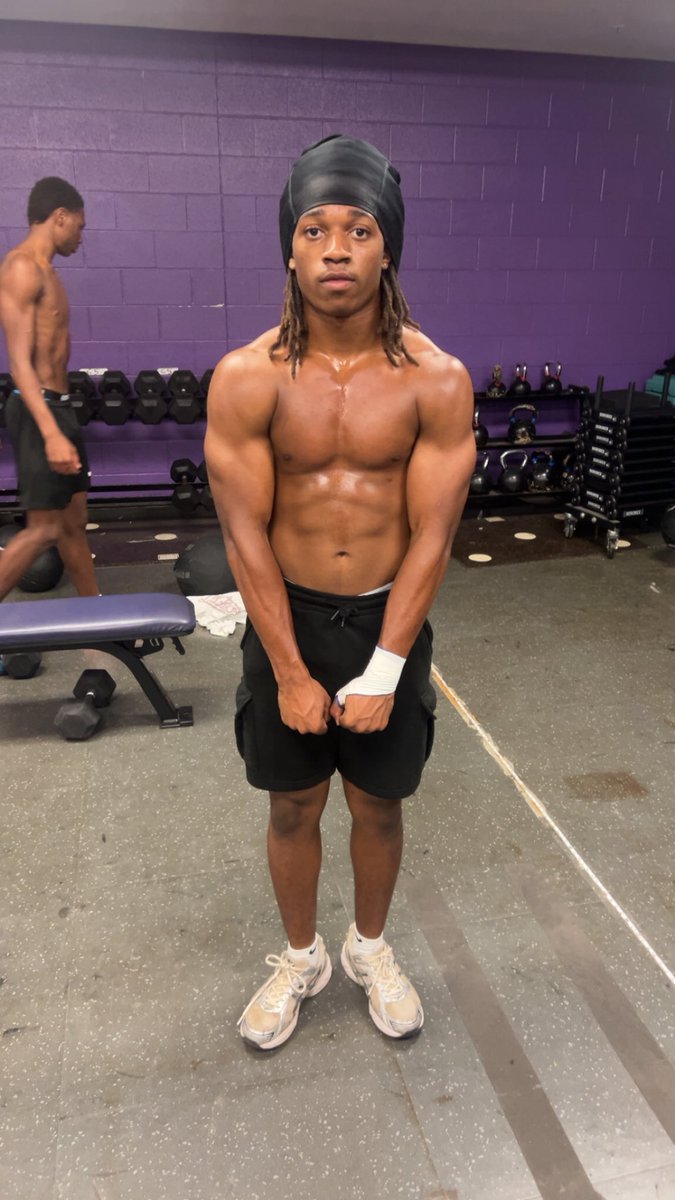 kentrelljones28's tweet photo. Been putting in overtime… #juniorseason #itsjustwork https://t.co/3yR16zzAxP
