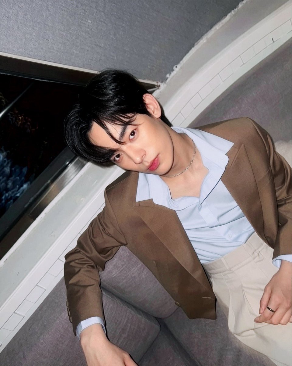 ilypippor's tweet photo. : แต่งตัวหล่อจังเลยนะลี้
: หล่อธรรมดา หรือหล่อกว่าไอ้นั่น? https://t.co/Wxi14CKPex