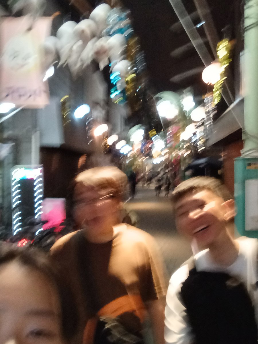 kiri_info_99991's tweet photo. ゴールデンライブでした。
終わりでジェラートを諦めたり、ケーキにかじりついたり、ハリボテを見上げたりしました。
大本さんがニッチな夏を感じさせてくれました🕴 https://t.co/msNSIEI0lW