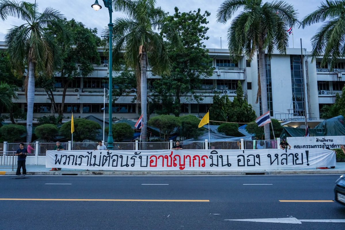 P_23_10's tweet photo. ประเทศที่เจริญแล้วต่างรังเกียจเผด็จการทหารที่สั่งฆ่าสั่งปราบประชาชนในประเทศตัวเอง ตัดภาพกลับมาที่ผู้นำไทยกลับต้อนรับเผด็จการทหารแบบหวานตัดขาสัสๆ
CR.ภาพ:ไข่แมวชีส https://t.co/LXEnbSORNT