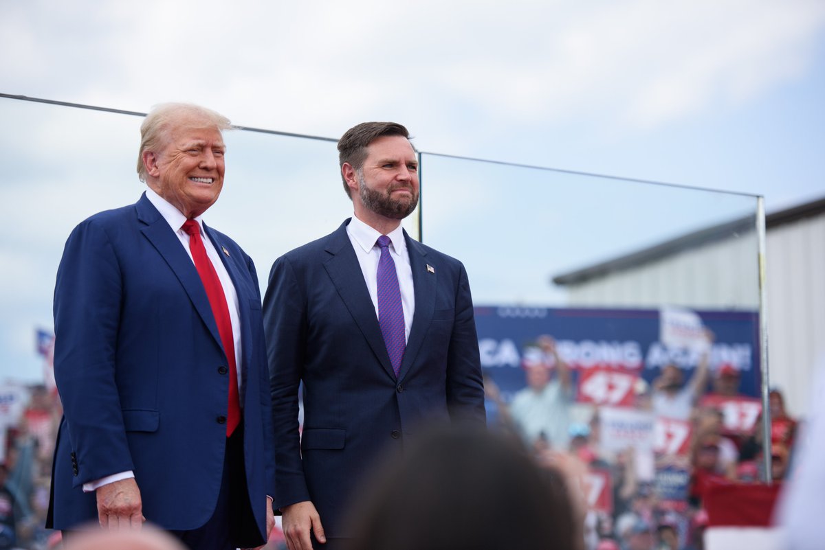 FoxNews's tweet photo. President Trump may have just offered his clearest signal yet about who he wants to carry the MAGA mantle after his presidency.

Private comments to donors suggest Trump is leaning toward Vice President JD Vance in 2028 after reportedly saying, "At the end of the day, we need to elect JD."

While sources say the remark isn't a formal endorsement, it's the strongest indication yet of where Trump's thinking may be headed.

Trump has continued to praise both Vance and Secretary of State Marco Rubio, calling Vance's work on fighting fraud "great" while previously hailing Rubio as potentially "the greatest secretary of state in history."

He's also previously touted a potential Vance-Rubio ticket as "unstoppable," though he's stopped short of saying who should top the ticket.

@foxnewspolitics 

Read the full story 👉 https://t.co/UoS05d5Hym