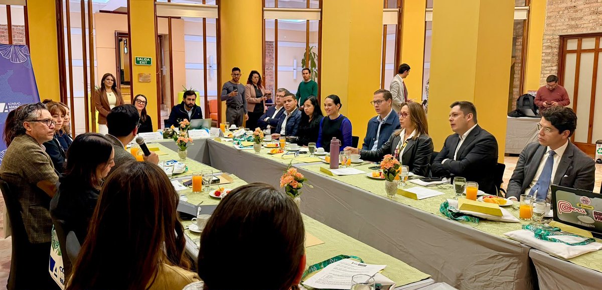 JulUscategui's tweet photo. Hoy, en el cumpleaños de Bogotá, acompañamos a @jjUscategui en la mesa de discusión “La ciudad que soñamos: Bogotá en el camino hacia sus 500 años”, en la que se presentó el Proyecto de Ley que se impulsará desde el Congreso.

Un espacio para pensar en grande, porque nuestra ciudad merece un futuro construido entre todos, sin importar la orilla política.