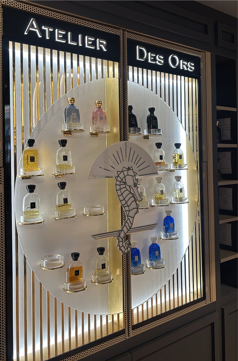 nzrm_z's tweet photo. Même mon jour de repos tourne autour du parfum https://t.co/bdSTUXo5ic