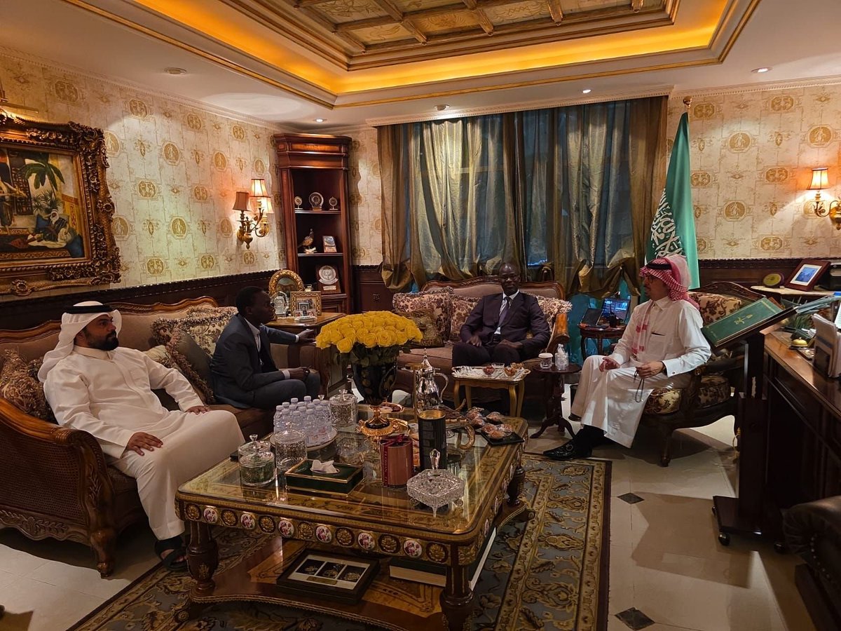 SMW4100's tweet photo. الوليد الدهش التويجري رئيس اعضاء مجلس ادارةالمجموعة السعودية للأستثمار، رئيس مجموعه سمو الصناعيهSMW
يستضيف معالي سفير السينقال د.برايمد ديانج.

وتباحث مع معاليه سبل تطوير استثمار المجموعه في السينقال ��ضر اللقاء مستشار السينقال د.حبيب، ومديرالتطوير م.احمد الظفيري
@AlwaleedAldahash https://t.co/7w9XBs7amR