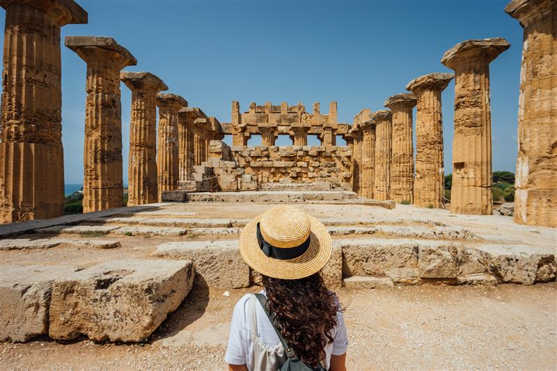 DigitalEU's tweet photo. AI is helping people discover Europe's cultural heritage.
The EU-funded CULTURATI project developed a digital platform combining AI, cloud tech and local knowledge to create personalised, interactive experiences at museums and cultural sites.
#FrAIday: https://t.co/9UCOZoAVfN https://t.co/Zs8xF0wP6e