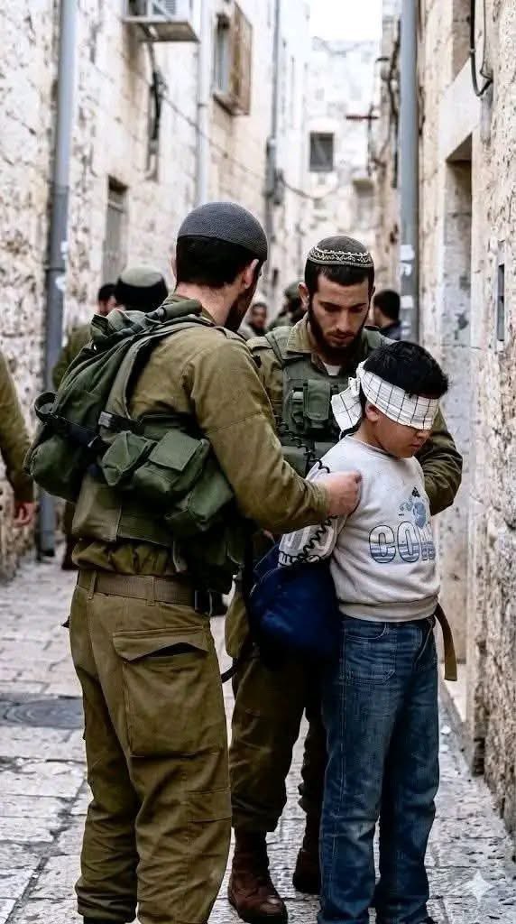 hakanboyvfan's tweet photo. Lütfen bu fotoğrafı yayın. Sessizliğimizle bu zulmün ortağı olmayalım. Bir çocuğun sesi olmak, insan kalabilmenin tek yoludur...
#ChildrenUnderAttack #ProtectChildren https://t.co/i45lrRLj1y
