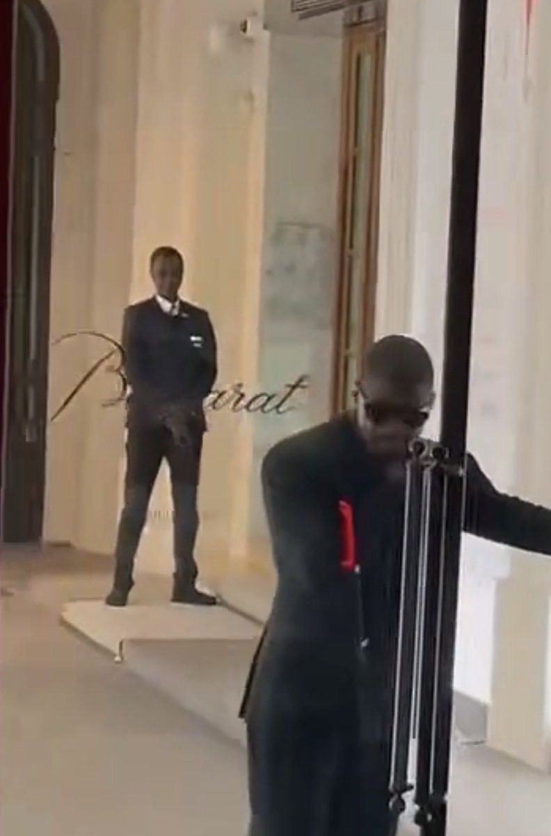LoudPackDaGhost's tweet photo. @Toluwase_x Doorman: that’s right, you get that door your fukkin self https://t.co/1dafAnHTZq