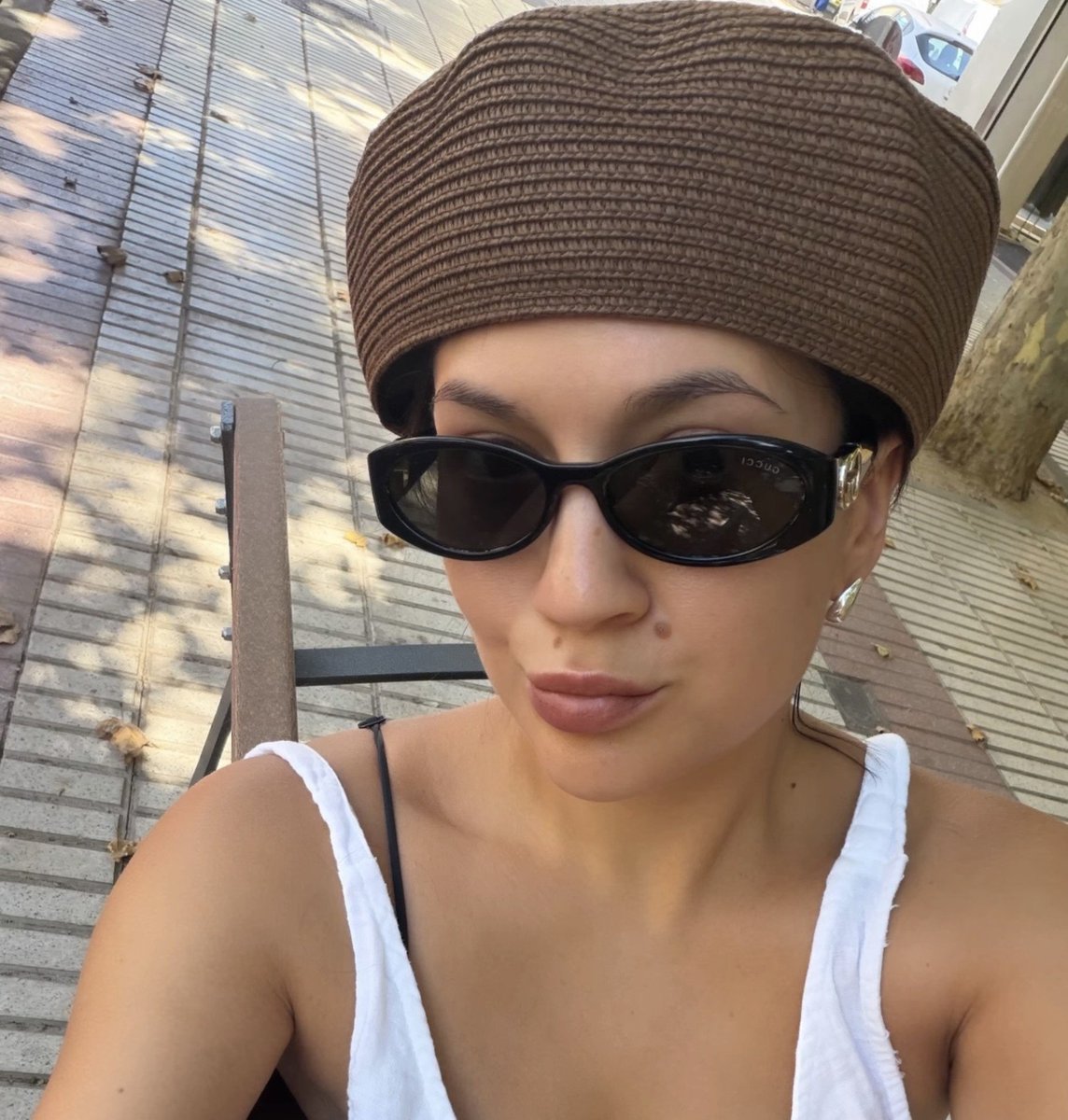 sadgasm____'s tweet photo. Por dios qué es esoooo? 🤪
Es Akinator jsjsjs 
Cada día más fea y ridícula. El olor a grasa y suciedad que emana debajo de ese gorro del horror. Ese cabello seguro lo escurrís y te haces tortas fritas. https://t.co/NbZMbk7eN7