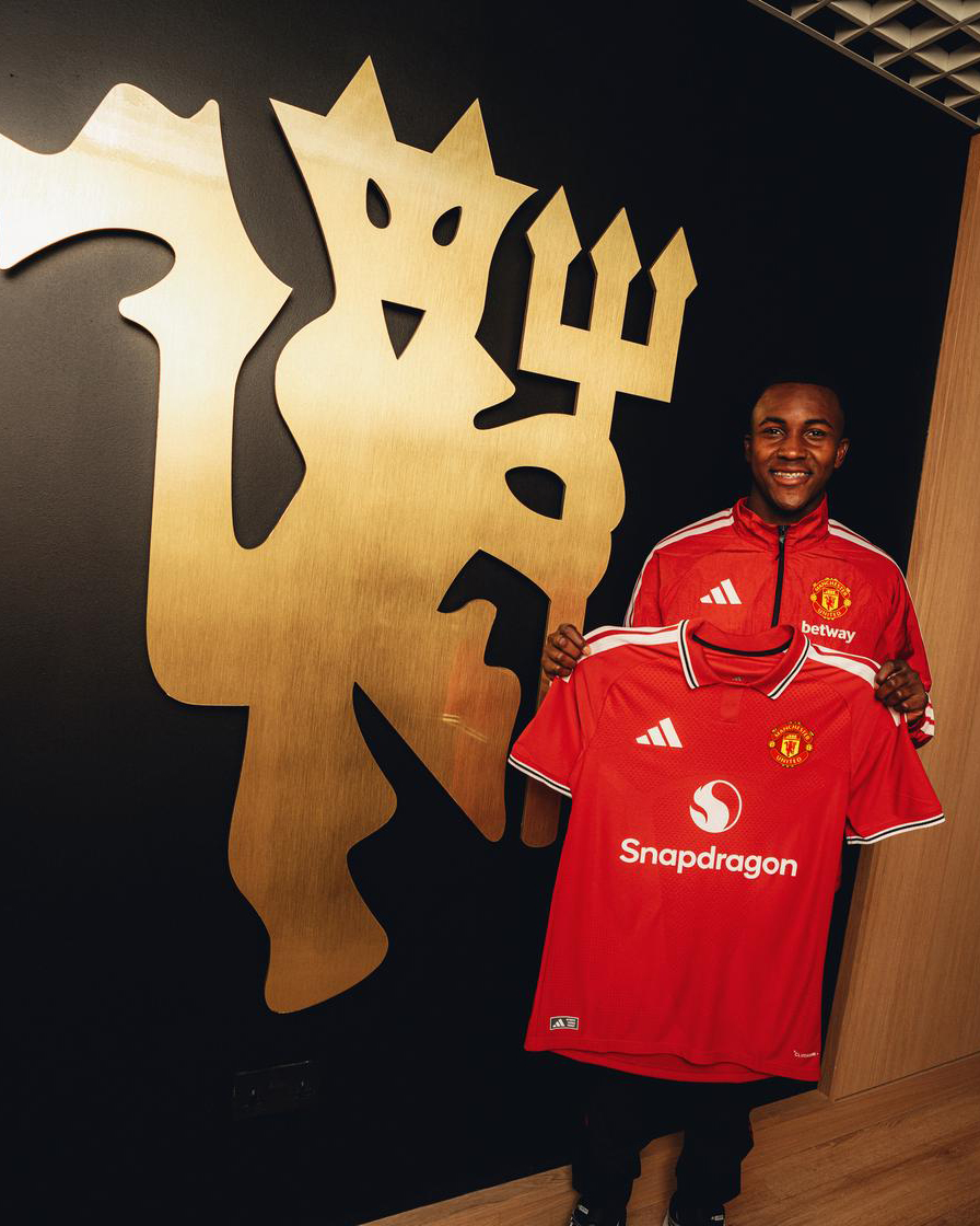 ManUtd's tweet photo. Orozco 🟰 official.

Welcome to Manchester United, Cristian 🤝🇨🇴