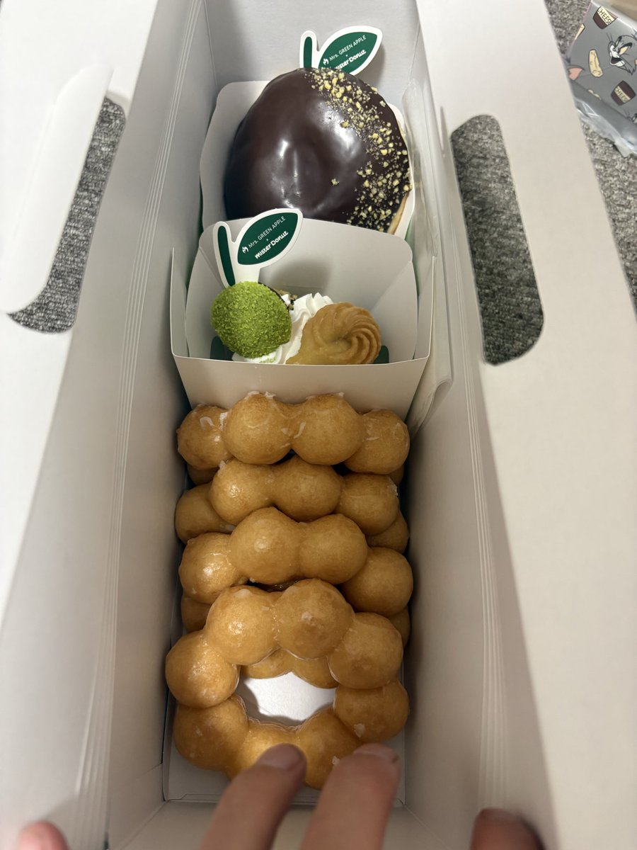 ham_1117's tweet photo. 箱が欲しくてポンデリング4個！笑
みせすドーナツおいしすぎて滅🍩 https://t.co/5towZ2KA9r