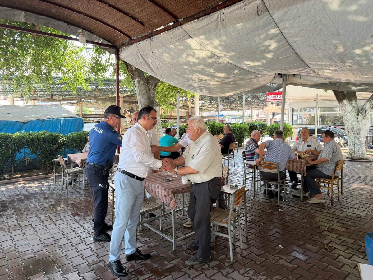 TCSultanhisar's tweet photo. Kaymakamımız Sayın Ali Ekber ATEŞ, İlçe Emniyet Amiri Mehmet SOLAK ve Sultanhisar Esnaf ve Sanatkârlar Şoförler ve Otomobilciler Odası Başkanı Alim ÖRNEK ile birlikte ilçe çarşı esnafını ziyaret ederek esnaf ve vatandaşlarımızla bir araya geldi. https://t.co/qlG8a4nwdL