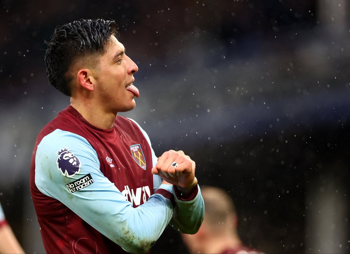 Sam6WHU's tweet photo. Edson Álvarez has been given the number 4 shirt - which may indicate he’s staying. 

I’d be more than happy for him to stay with us this season. You won’t find many defensive midfielders better than him in the Championship. https://t.co/aLKE9MSn1F