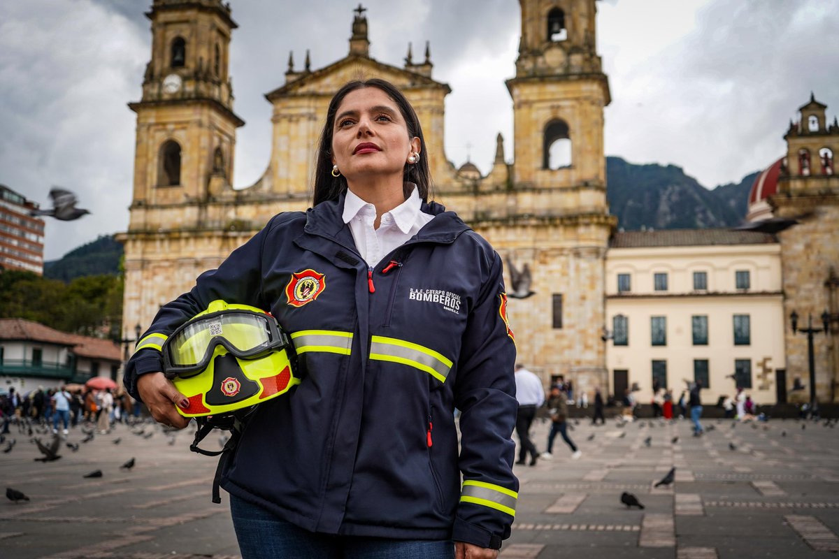 PaulaXHenaoE's tweet photo. Felices 488 años Bogotá. 

Gracias por abrirme las puertas, por permitirme crecer, y por ahora darme el privilegio de trabajar por y para la gente. 

Gracias por ser la ciudad a de todos, porque haces cualquier persona se sienta de aquí. 

Desde mi rol, seguiré trabajando por cuidar la vida, el ambiente y el patrimonio de los bogotanos, porque cuidar, también es amar esta ciudad. 

Cumplimos contigo 💛❤️

#YoLeCumploABogotá