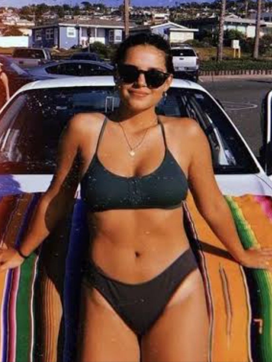 beckaliciouss_'s tweet photo. Same actress btw.

In Obsession                              In Reality https://t.co/jMOZ04LiCT