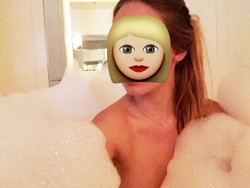 LaraEscSelinn's tweet photo. Soho Club'dan sonra duş sonrası s'xy ve sıcak temas arayan var mııı? 💦🥵 https://t.co/JsVxpidL86