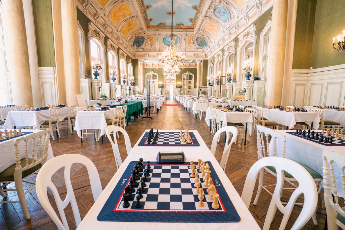 ffechecs's tweet photo. 🤩 Quel écrin pour le Championnat de France !
Les échiquiers sont déjà en place dans le magnifique Palais des Congrès de @VilleDeVichy
Tout est prêt, il ne manque plus que les joueuses et les joueurs ! ♟️

@CreditMutuelDLE https://t.co/OrjXti4j40