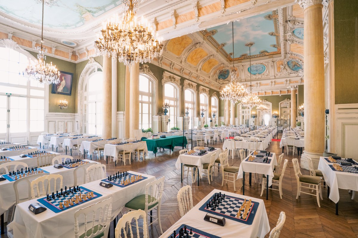 ffechecs's tweet photo. 🤩 Quel écrin pour le Championnat de France !
Les échiquiers sont déjà en place dans le magnifique Palais des Congrès de @VilleDeVichy
Tout est prêt, il ne manque plus que les joueuses et les joueurs ! ♟️

@CreditMutuelDLE https://t.co/OrjXti4j40