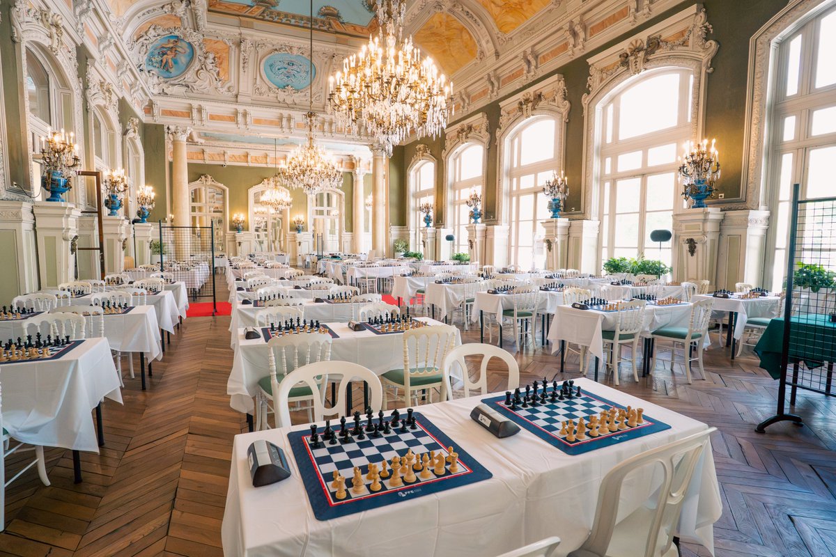 ffechecs's tweet photo. 🤩 Quel écrin pour le Championnat de France !
Les échiquiers sont déjà en place dans le magnifique Palais des Congrès de @VilleDeVichy
Tout est prêt, il ne manque plus que les joueuses et les joueurs ! ♟️

@CreditMutuelDLE https://t.co/OrjXti4j40