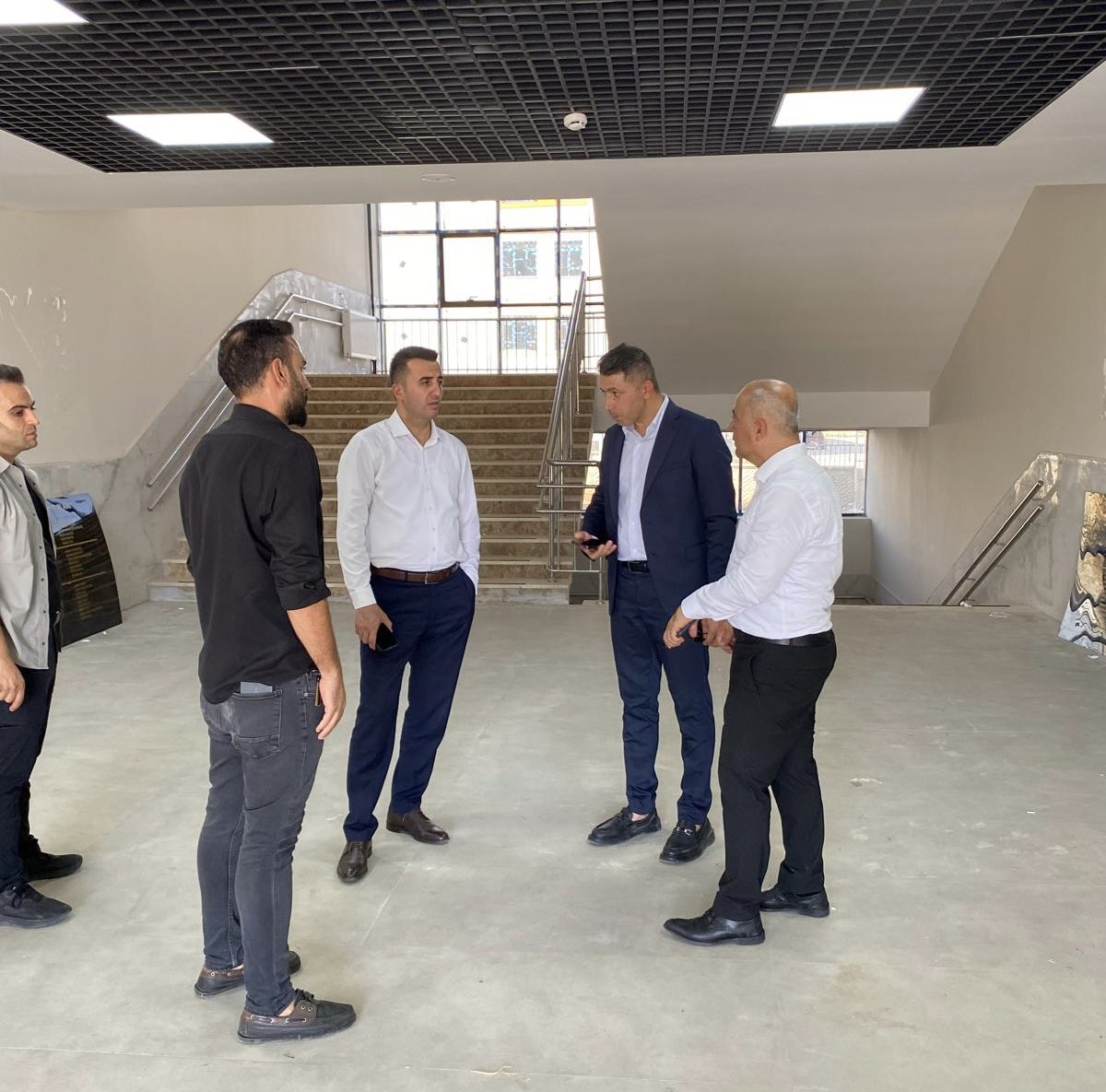 Diyarbakirmem's tweet photo. İl Millî Eğitim Müdür Yardımcımız Sn. Bahattin Koceman, Bağlar Kaymakamı Sn. Necdet Özdemir ve Bağlar İlçe Millî Eğitim Müdürü Sn. Mehmet Kantar ile birlikte Bağlar ilçemizde yapımı devam eden okul inşaatlarında incelemelerde bulundu. 

Ziyaret kapsamında devam eden çalışmalar yerinde değerlendirilirken, projelerin son durumu ve planlanan süreçlere ilişkin yetkililerden bilgi alındı.

@tcmeb @Yusuf__Tekin 
@vali_zorluoglu @sadoglu_salih