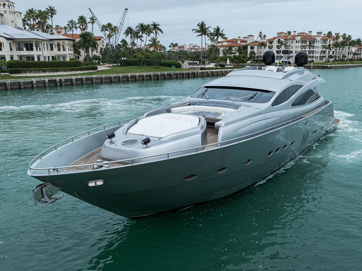 globalyachtex's tweet photo. Experience the perfect blend of speed&amp;luxury aboard the 2009 Pershing 90 Express "MIURA"🚤
Featuring 4 staterooms, enclosed entertainment deck, upgraded sound system, flybridge sun pad, &amp; bow lounge, she's built for unforgettable days on the water &amp; elegant evenings at the dock. https://t.co/CHUt4neM4h