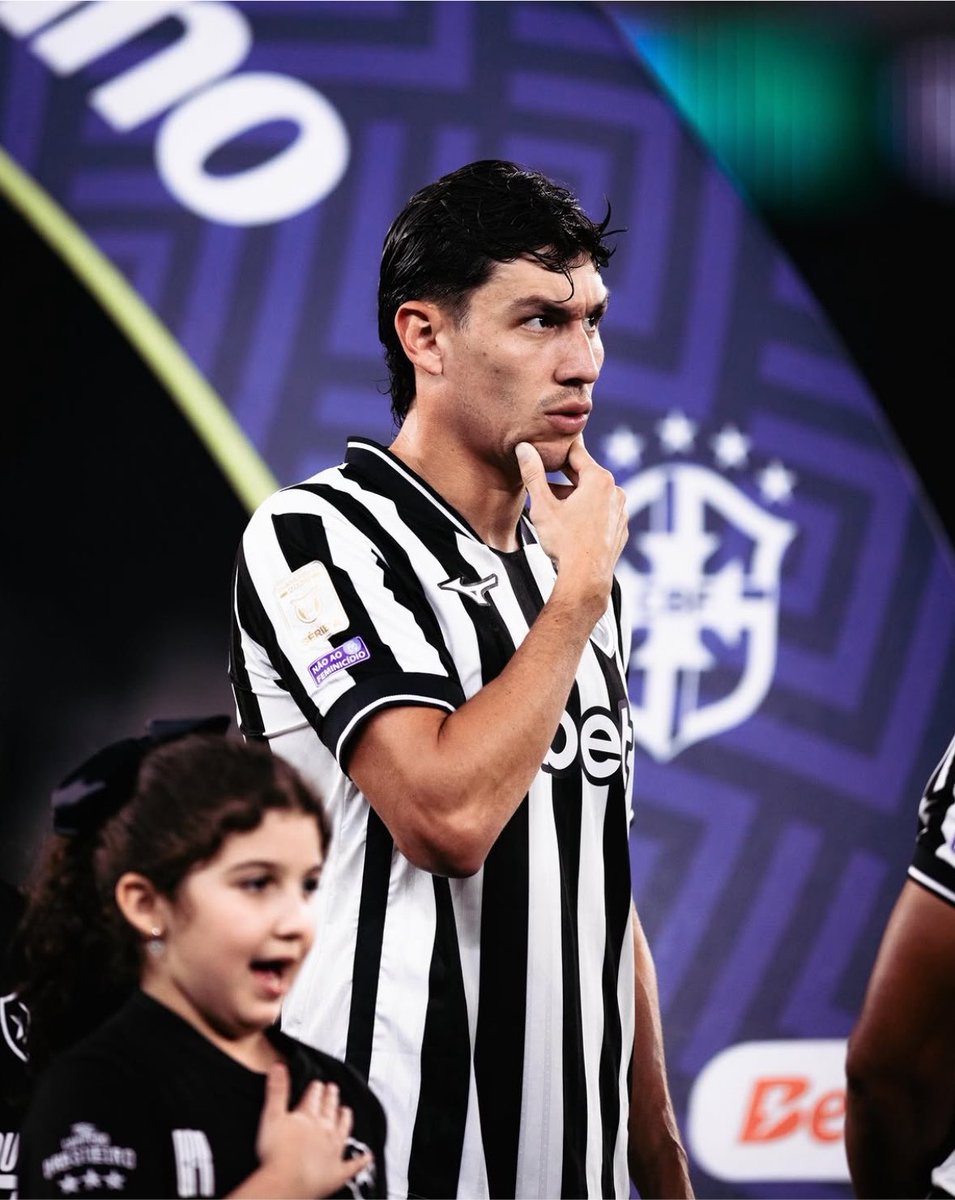 informafogo's tweet photo. Assinado: Nahuel Ferraresi assina seu contrato definitivo com o Botafogo.

O venezuelano ficará no clube até 2029.

— @valentinfurlan_ https://t.co/B68QtchffH